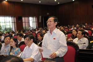 Ông Huỳnh Thành, Phó Trưởng đoàn Đại Biểu Quốc Hội tỉnh Gia Lai phá...