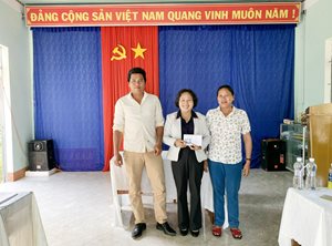 Phó Chủ tịch HĐND tỉnh dự sinh hoạt Chi bộ tại Làng Tu, xã Ia Lâu, ...