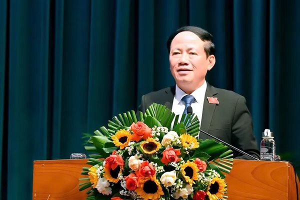 chu-tich-ubnd-tinh-pham-anh-tuan-phat-bieu-giai-trinh-va-lam-ro-cac-van-de-duoc-dai-bieu-quan-tam-duc-thuy.jpg