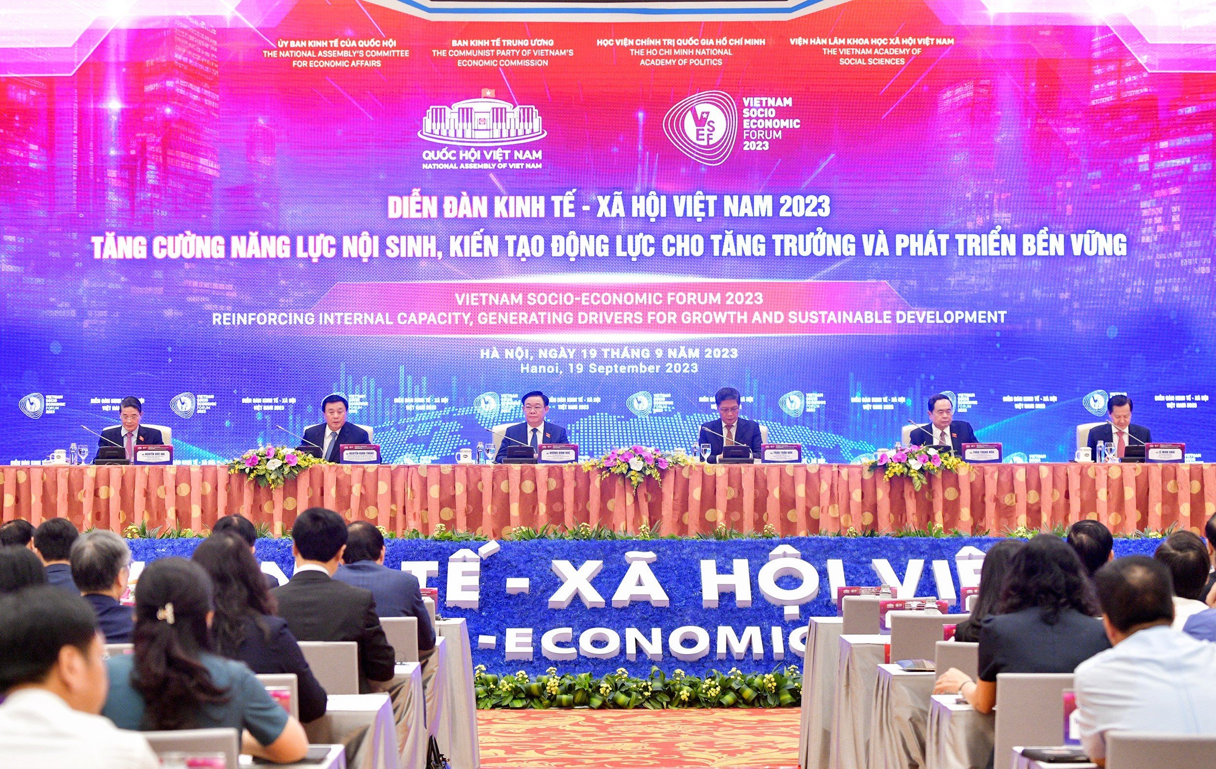 Article Phát biểu của Chủ tịch Quốc hội Vương Đình Huệ khai mạc diễn đàn Kinh tế - Xã hội Việt Nam 2023
