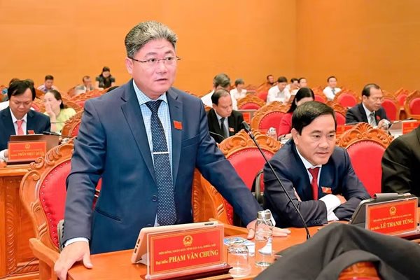 dai-bieu-pham-khac-tiep-pho-bi-thu-thuong-truc-dang-uy-chu-tich-hdnd-xa-ia-hru-kien-nghi.jpg