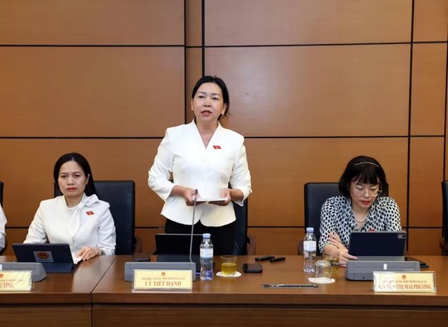 theo-dai-bieu-viec-the-che-hoa-chu-truong-cua-dang-khong-chi-tao-co-so-phap-ly-de-khuyen-khich-can-bo-nguoi-dan-manh-dan-dau-tranh-voi-tham-nhung-tieu-cuc.jpg