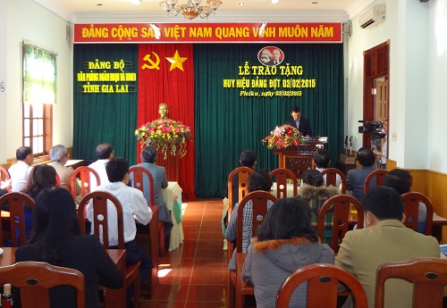Article Lễ trao tặng Huy hiệu 30 năm tuổi Đảng cho đồng chí Huỳnh Thành - Tỉnh uỷ viên, Phó trưởng Đoàn đại biểu Quốc hội tỉnh Gia Lai