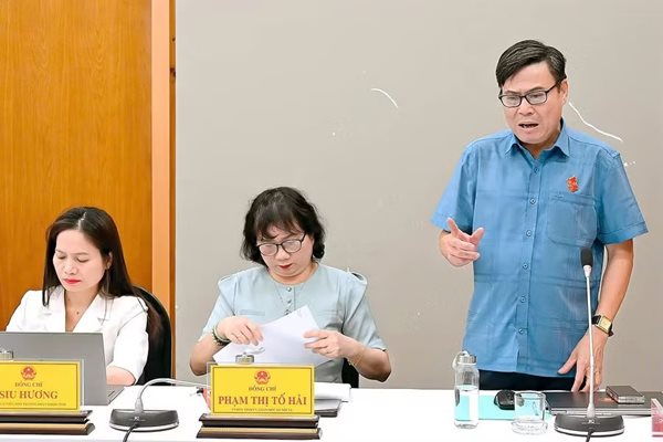 dai-bieu-pham-van-cuong-bi-thu-dang-uy-chu-tich-hdnd-xa-duc-co-cung-cho-rang-can-co-giai-phap-ngan-chan-toi-pham-ma-tuy-dang-dien-bien-phuc-tap-o-cac-dia-ban-bien-gioi-(1).jpg