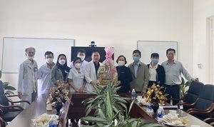 Phó Chủ tịch HĐND tỉnh Ayun H'Bút thăm và chúc Tết các đơn vị y tế ...