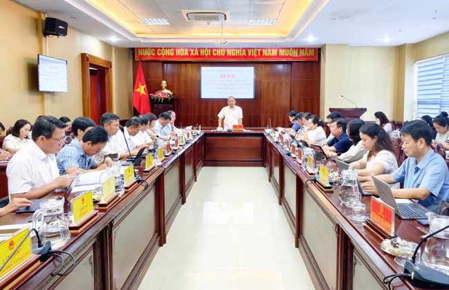 quang-canh-phien-hop.jpg