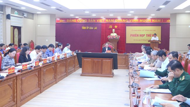 quang-canh-phien-hop-thu-2-cua-uy-ban-bau-cu-tinh-gia-lai.jpg