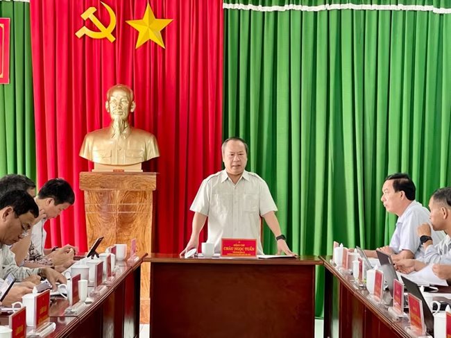 pho-bi-thu-tinh-uy-truong-doan-dai-bieu-quoc-hoi-tinh-chau-ngoc-tuan-phat-bieu-tai-buoi-lam-viec-anh-vu-thao_11zon.jpg