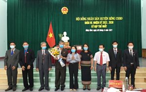 Hội đồng nhân dân huyện Kông Chro bầu các chức danh chủ chốt